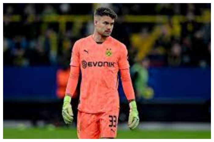 Borussia Dortmund Ikat Kiper Pelapis Kobel dengan Kontrak Jangka Panjang