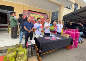 Rugikan Warga Miskin, Dua Pelaku Praktik Culas Suntik Gas LPG Diciduk Polisi