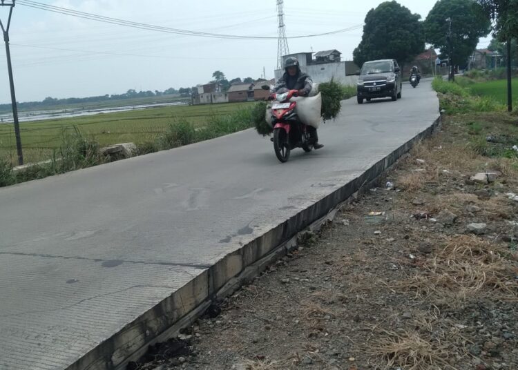 Duuuhhh, Ruas Jalan Stasiun Cimekar-Stasiun Whoosh Tegalluar Malam Hari Cukup Membahayakan