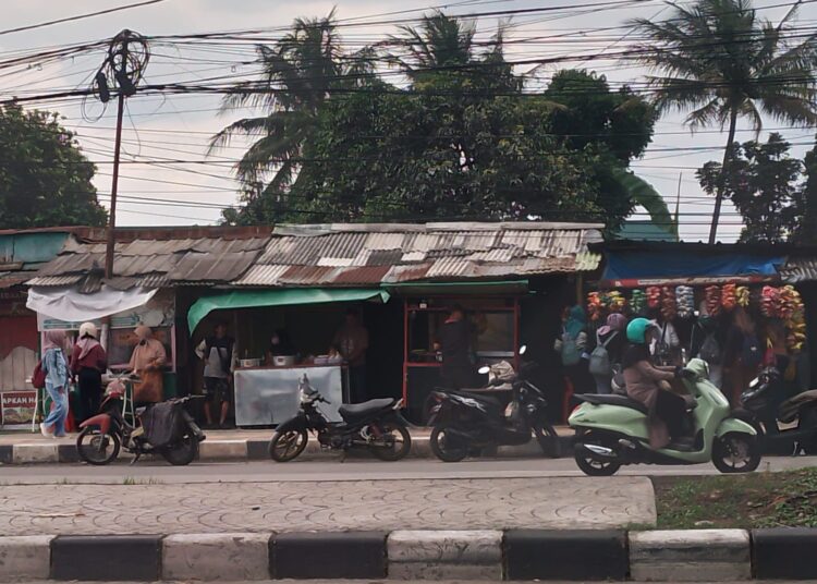 Usai Ditertibkan Pemda Sumedang, PKL di Depan PT Kahatex Malah Nyebrang dan Buka Lapak di Wilayah Kab. Bandung