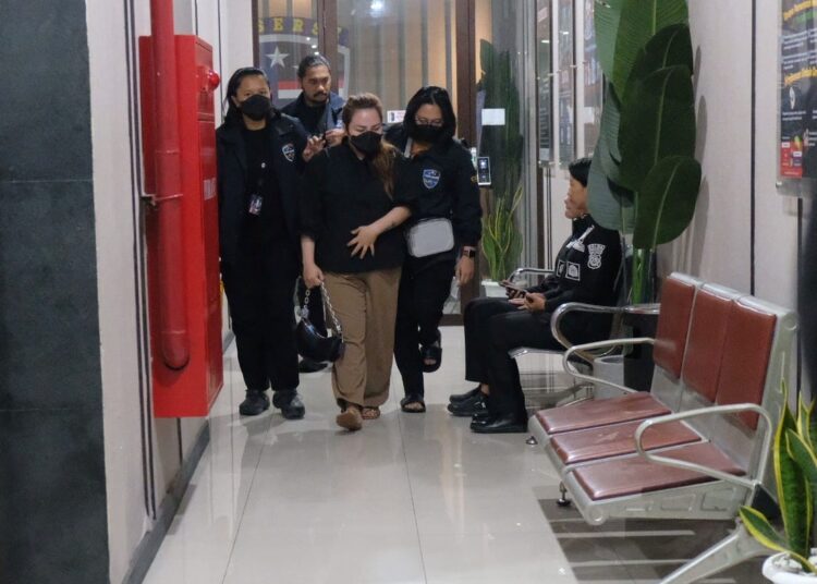 Polisi Jemput Paksa Selegram Lisa Mariana, Tersangka Dugaan Video Syur