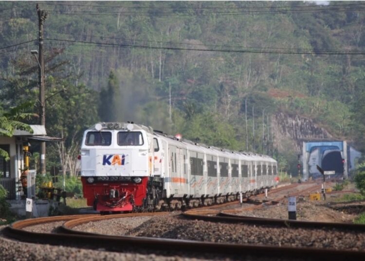 Penumpang Kereta Diprediksi 3,94 Juta Orang pada Libur Nataru, Menhub: Tingkatkan Manajemen Keselamatan