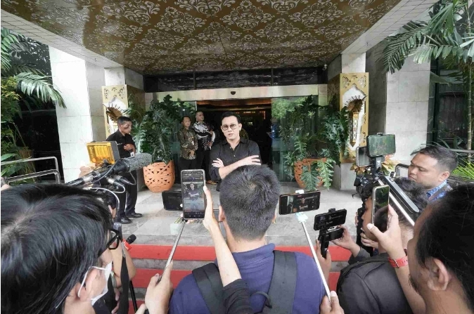 Penggalangan Dana Bencana Sebaiknya Berizin, Denny Sumargo Bagikan Pengalaman Ini