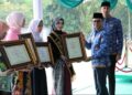Peringati Hari Ibu, Bupati Bandung Beri Penghargaan untuk Perempuan Berprestasi