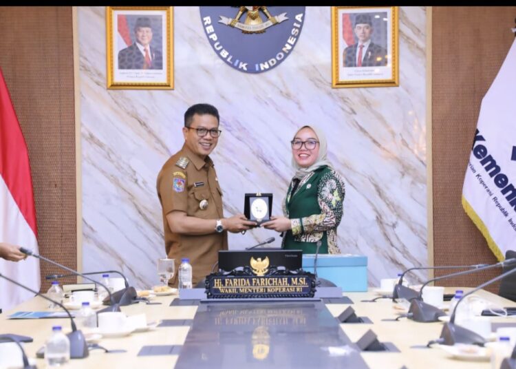 Kang DS Siapkan 4.328 Titik Peternakan Ayam Petelur, Dukung Program Makan Bergizi Gratis di Hadapan Wamenkop UKM