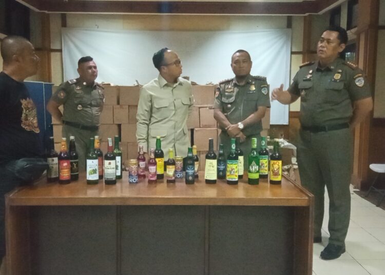 Satpol PP Kota Tasikmalaya Gagalkan Truk Pengangkut Ribuan Miras Hendak ke Pangandaran