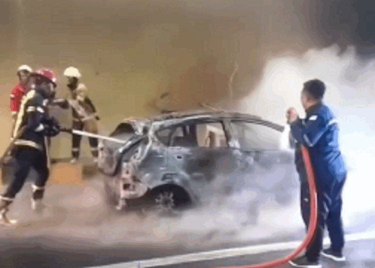 Minibus Terbakar di Twin Tunnel Tol Cisumdawu