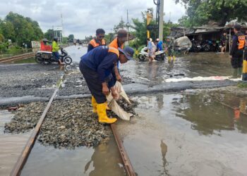 Lintasan Kereta Terdampak Banjir, KAI Terus Lakukan Pemulihan