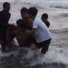 Aksi Heroik Polisi Selamatkan Dua Wisatawan yang Tenggelam