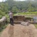 Jembatan Cisitu Penghubung Dua Desa di Kecamatan Cikelet Ambruk