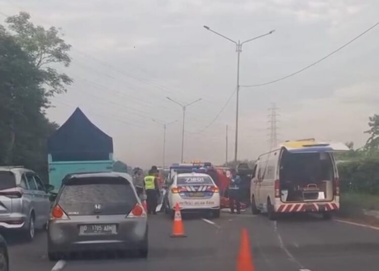 Kecelakaan Tunggal, Elf Terguling di Tol Purbaleunyi, 1 Tewas dan 1 Luka