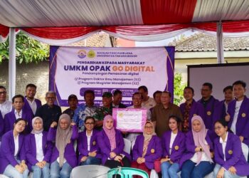 PKM Mahasiswa Pascasarjana Unpak, Ajak UMKM Opak Cibuaya Go Digital