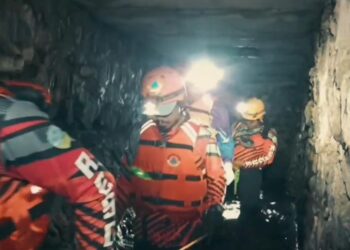 Taruhkan Nyawa Tim SAR BPBD Kota Tasik, Telusuri Gorong-gorong Jalan Raya