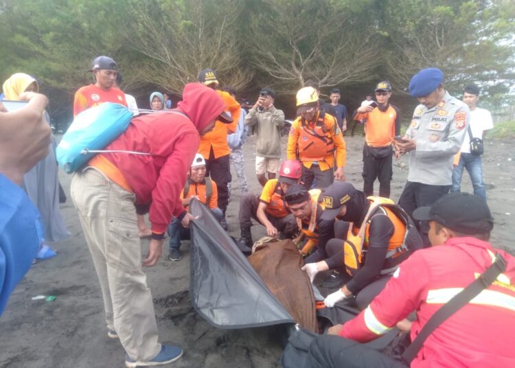 Tim SAR Gabungan Akhirnya Temukan Ega Korban Terseret Ombak Pantai Sejauh 15 Kilometer Dalam Keadaan Meninggal