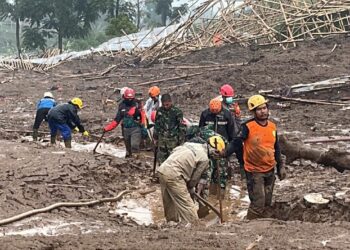 2 Korban Ditemukan, Tim SAR Serahkan Jasad Korban ke Tim DVI
