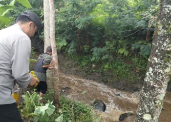 Warga Bojongloa Digegerkan Penemuan Mayat di Aliran Anak Sungai Cipamulihan