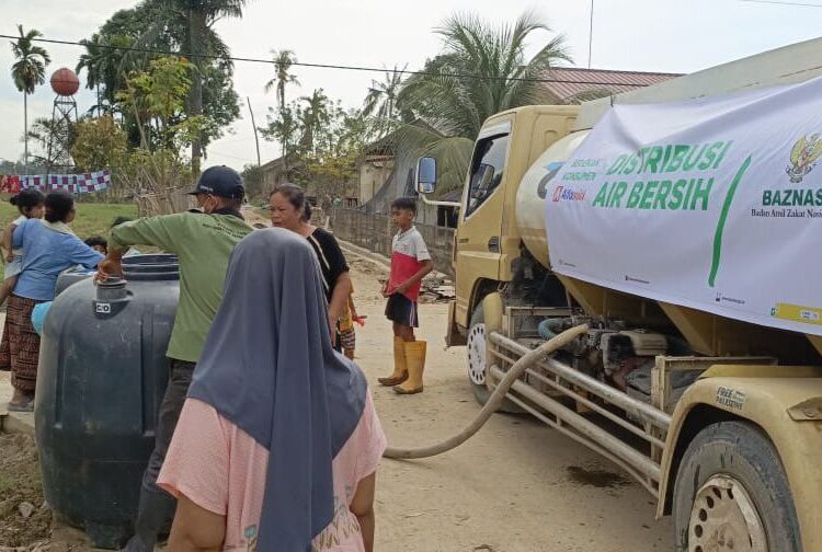 BAZNAS Salurkan 160.000 Liter Air Bersih untuk Warga Terdampak Bencana di Aceh Tamiang
