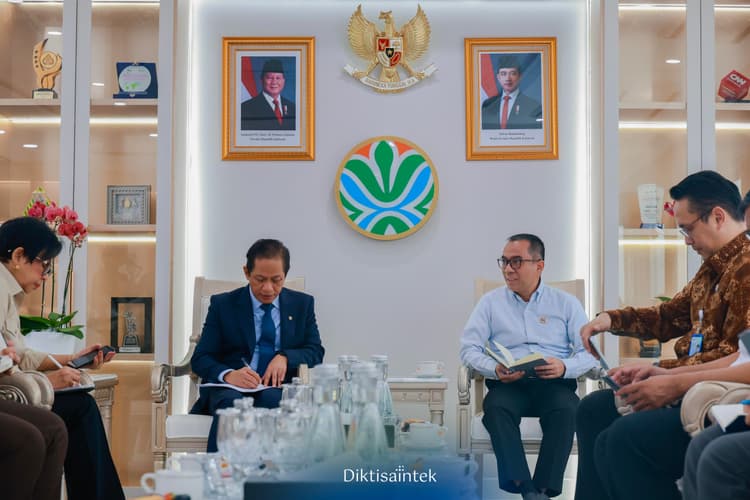 Mendiktisaintek dan Menteri Lingkungan Hidup Bahas Tata Kelola Sampah dengan Libatkan Kampus