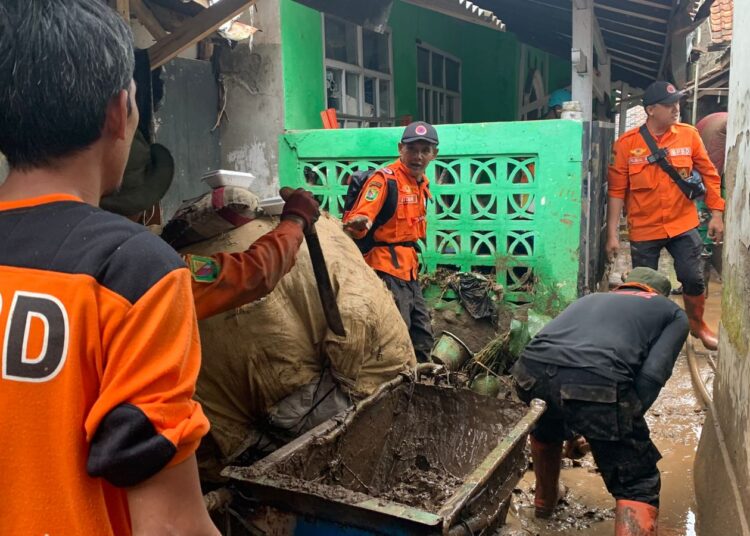 Banjir Bandang Terjang Bandung Selatan, 310 Rumah Terendam, 17 Rusak