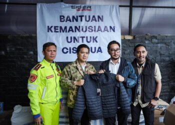 EIGER Adventure Salurkan 1.000 Pakaian Hangat untuk Penyintas Longsor di Cisarua