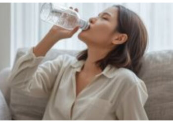 Minum Air Putih 4 Liter Sehari, Sehat atau Berbahaya?