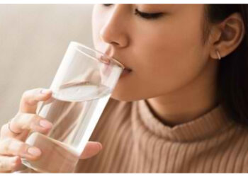 Terapi Air Putih: Manfaat Kesehatan dan Risiko yang Perlu Diwaspadai