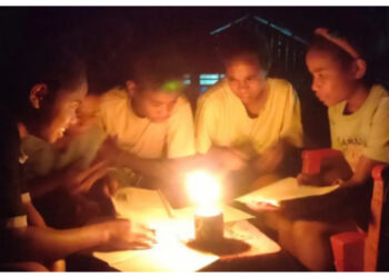 IRONIS! Tinggal Dekat Pembangkit, Warga Hidup Tanpa Penerangan