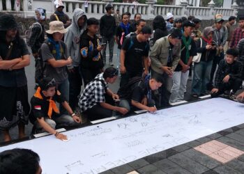 Aksi Solidaritas Aktivis AKAR Sambangi Pendopo Tolak Perundungan dan Intimidasi