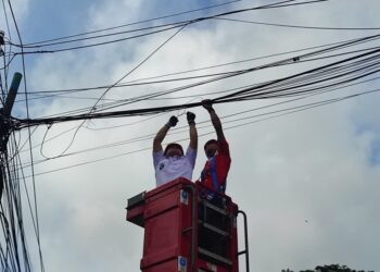 Duhhhh…. Masih Banyak Pemasangan  Tiang dan Kabel di Kuningan yang Tanpa Izin