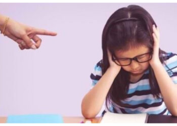 Terlalu Protektif? Helicopter Parenting Bisa Hambat Kemandirian Anak