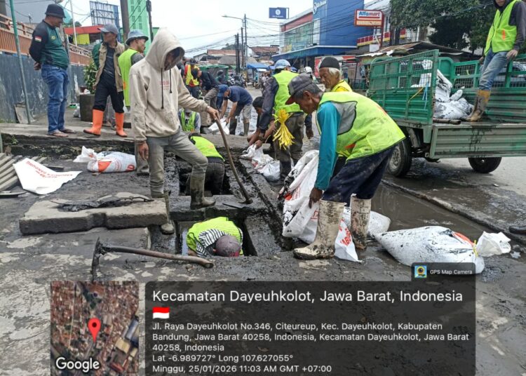 Berlubang dan Kerap Banjir, Pemprov Jabar Didesak Jangan Tunggu Korban Lagi