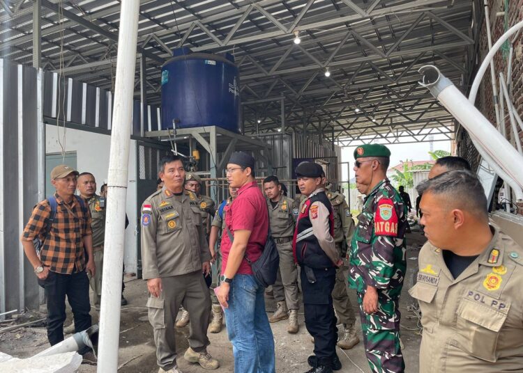 Satpol PP Kota Bandung Tertibkan Bangunan Ilegal di Pandanwangi Cijawura