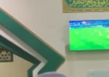 Viral, Saat Tarawih di Sebuah Masjid Laga Persib VS Ratchaburi FC pun Ditayangkan