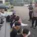 Keluyuran Sambil Bawa Senjata Tajam pada Dinihari, 17 Remaja Diamankan