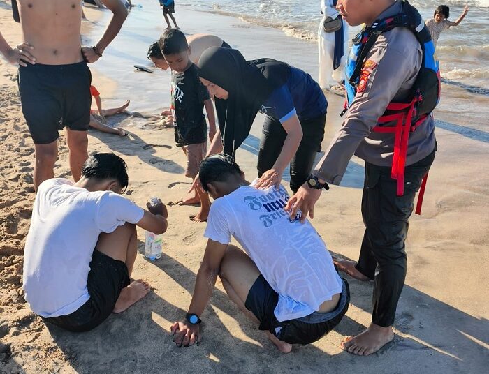 Empat Wisatawan Asal Bandung Terseret Ombak Pantai Karangpapak