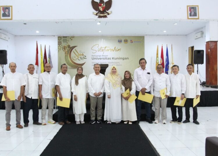 6 Dosen dan 4 Tenaga Kependidikan Uniku Mendapat Penghargaan Umrah