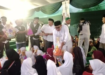 Anggota DPRD Kabupaten Bandung Hadiat Santuni Anak Yatim dan Jompo, Tawarkan Program Bapak Asuh