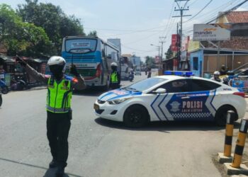 Arus Mudik Meningkat, Polres Garut Lakukan 6 Kali One Way di Jalur Limbangan-Malangbong