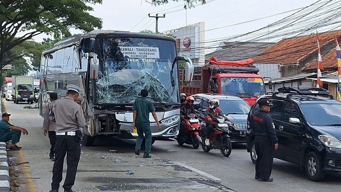 Tak Meminta Korban Jiwa, Empat Mobil Tabrakan Beruntun di Rancaekek