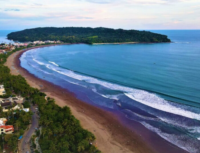Gak Usah Bingung! Cek Rekomendasi Pantai Terdekat dari Bandung