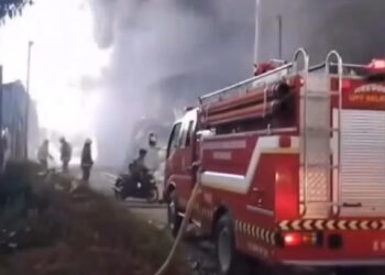 Kebakaran Hebat Landa Pabrik Meubel di Babakan Ciparay Bandung