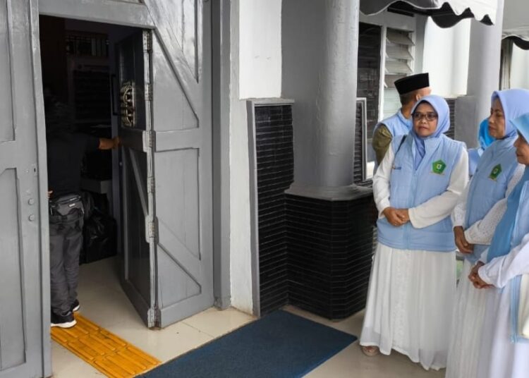 Safari Ramadan LKKS Berbagi Takjil ke Warga Binaan Lapas Kuningan