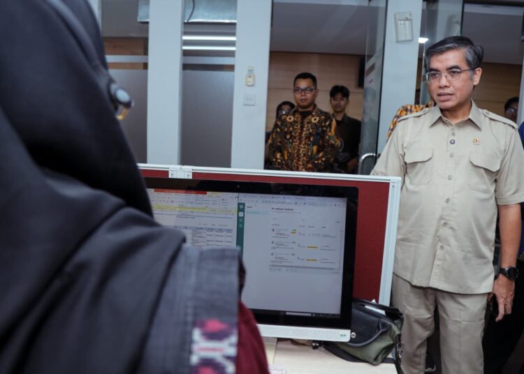 Menaker Pastikan Posko THR-BHR Tetap Siaga Saat Libur