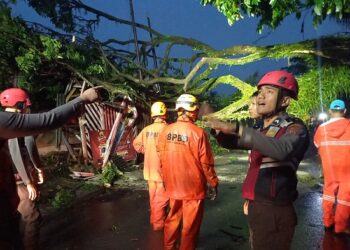 Hujan Deras Disertai Angin Kencang dan Petir Kembali Terjadi di Kota Tasikmalaya