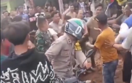 Viral, Oknum Ustaz di Karawang Digerebek Warga Saat Indehoy dengan Istri Orang
