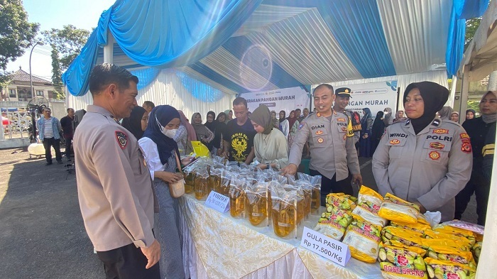 Polres Tasikmalaya Sulap Halaman Masjid Agung Baiturrahman Jadi Gerakan Pangan Murah