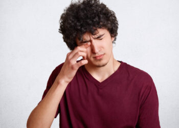 Ternyata Ini Penyebab Bawah Mata Berkedut, Gara-Gara Apa?