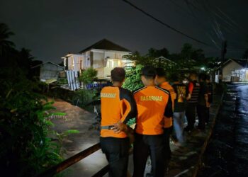 BREAKING NEWS: Pria Terpeleset dan Terbawa Arus Sungai di Tasikmalaya