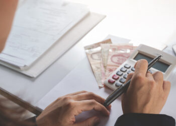 Tips Mengatur Uang di Usia 20 Tahunan, Gimana Caranya?