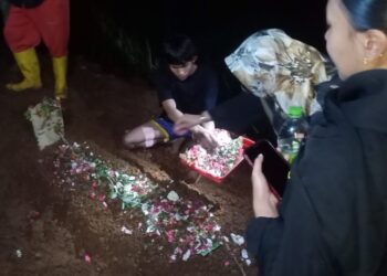 Kedua Orang Tuanya Tewas Terseret Banjir di Cianjur, Tabagus:Semoga Mamah dan Bapa Husnul Khatimah